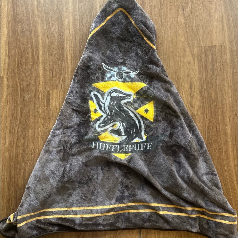 Harry Potter Hufflepuff Hooded Throw Blanket - Brown & Yellow